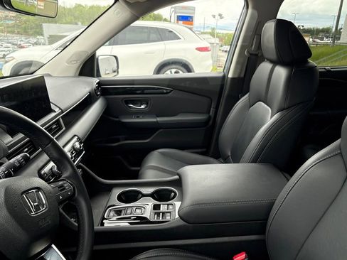 Used 2023 Honda Pilot Touring image 9