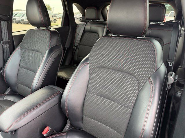Certified 2025 Ford Escape ST-Line AWD/4WD image 11