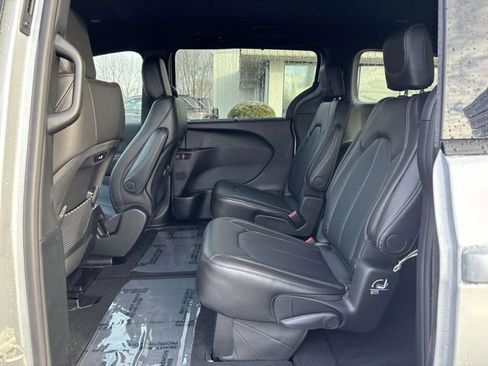 New 2026 Chrysler Pacifica Select w/ S Appearance Package image 5