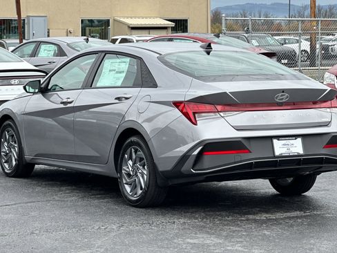 New 2026 Hyundai Elantra Blue image 6