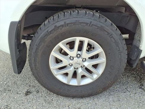 Certified 2018 Nissan Frontier SV image 24