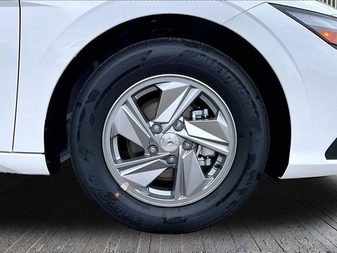 New 2026 Hyundai Elantra SE FWD image 13
