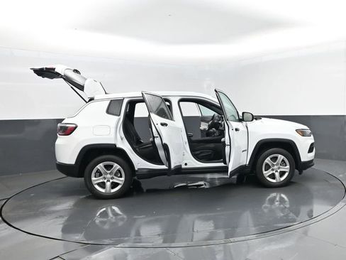 Used 2023 Jeep Compass Sport AWD/4WD image 27