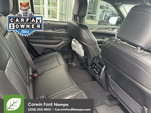 Used 2024 Jeep Grand Cherokee Limited w/ Luxury Tech Group II image 10