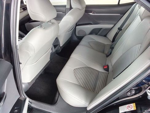 Used 2018 Toyota Camry SE w/ Convenience Package FWD image 14