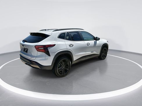 Used 2024 Chevrolet Trax ACTIV w/ Sunroof Package image 8