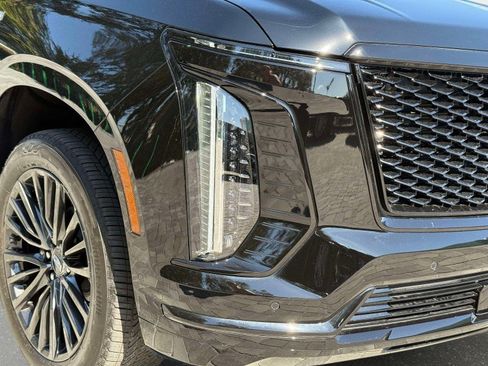Used 2026 Cadillac Escalade Platinum Sport AWD/4WD image 9