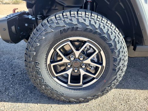 New 2026 Jeep Gladiator Rubicon w/ Steel Bumper Group image 33