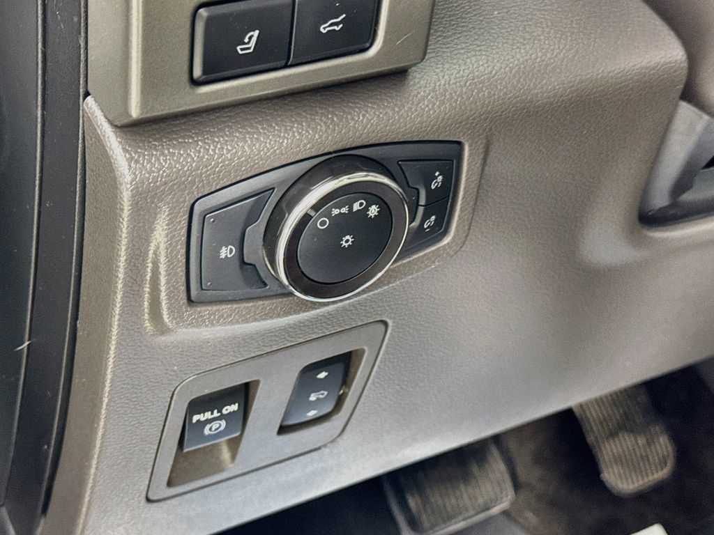 Used 2018 Ford Expedition Max XLT w/ Equipment Group 202A RWD image 12