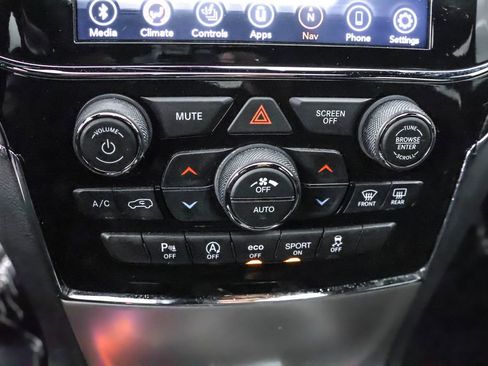 Used 2022 Jeep Grand Cherokee Limited image 11