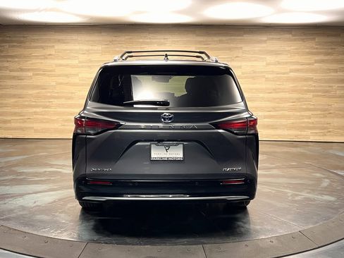 Used 2025 Toyota Sienna Platinum image 25