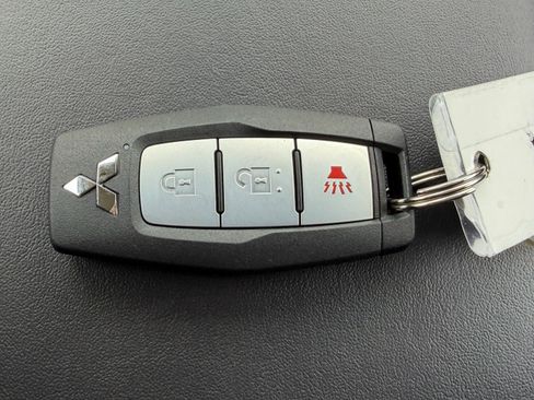 Used 2025 Mitsubishi Outlander ES AWD/4WD image 19