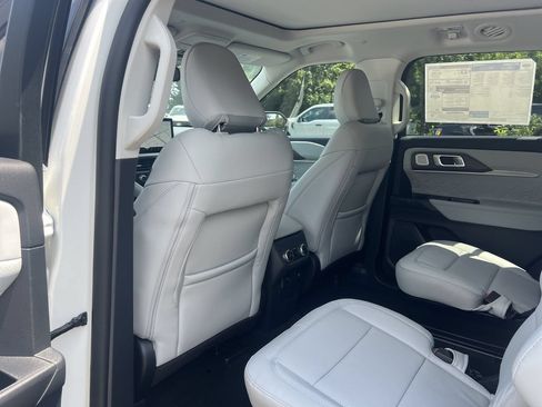 New 2026 Ford Explorer Platinum w/ LUX Leather Package AWD/4WD image 19