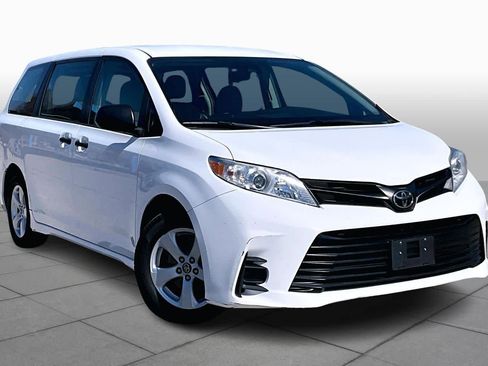 Used 2018 Toyota Sienna L image 3