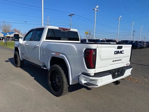 Used 2025 GMC Sierra 3500 AT4 w/ AT4 Premium Plus Package AWD/4WD image 4