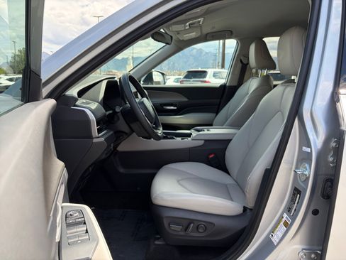 Used 2026 Toyota Grand Highlander AWD image 11