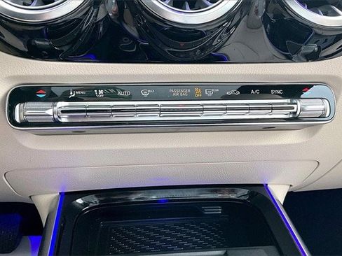 Certified 2025 Mercedes-Benz GLA 250 4MATIC image 18