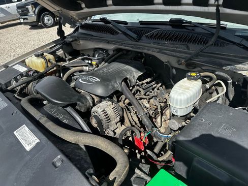 Used 2005 GMC Sierra 2500 SLT w/ Skid Plate Package image 42