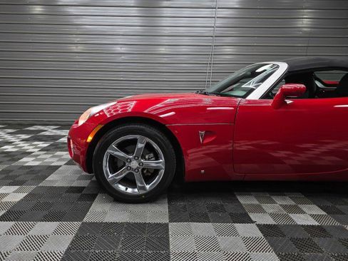 Used 2007 Pontiac Solstice Convertible w/ Premium Package RWD image 30