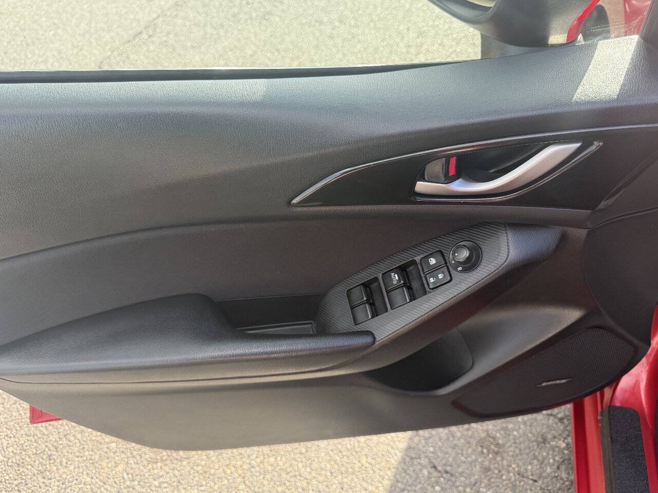 Used 2015 MAZDA MAZDA3 i Touring w/ Technology Package FWD image 14