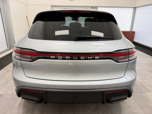 Certified 2025 Porsche Macan AWD/4WD image 6