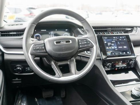 Used 2023 Jeep Grand Cherokee Laredo w/ Luxury Tech Group I image 16