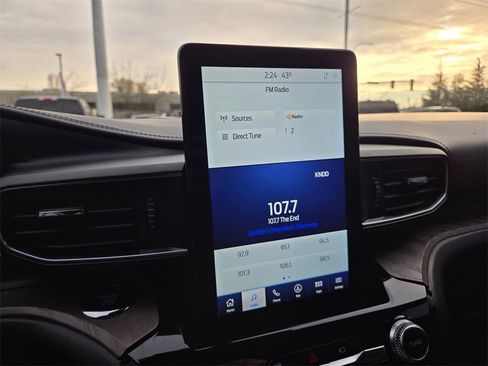 Used 2022 Ford Explorer Platinum w/ Technology Package image 14