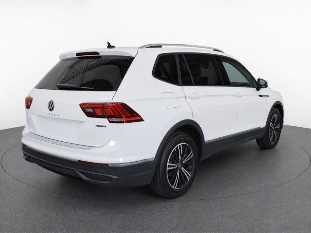 Certified 2024 Volkswagen Tiguan Wolfsburg Edition AWD/4WD image 3