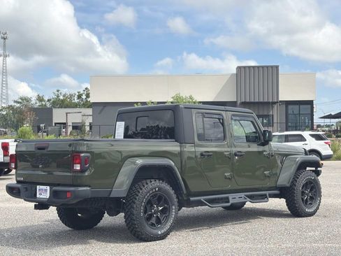 Used 2022 Jeep Gladiator Sport AWD/4WD image 4