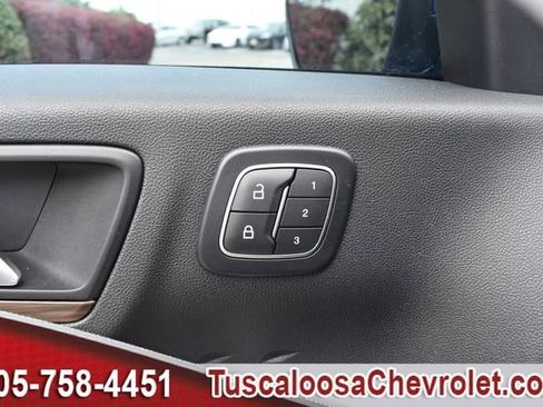 Used 2020 Ford Escape Titanium image 19