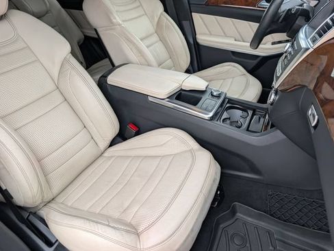 Used 2015 Mercedes-Benz GL 63 AMG 4MATIC image 26