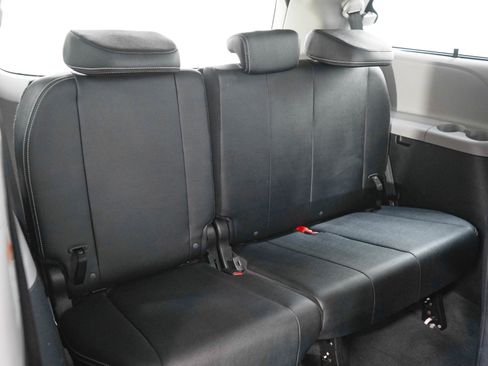 Used 2020 Toyota Sienna SE FWD image 15
