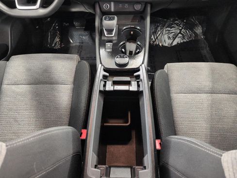 Used 2023 Nissan Rogue SV AWD/4WD image 18