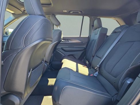 New 2025 Jeep Grand Cherokee Laredo image 25