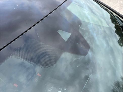 Used 2019 Volkswagen Golf R 4-Door image 12