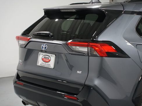 Used 2023 Toyota RAV4 SE w/ Weather & Moonroof Package image 9