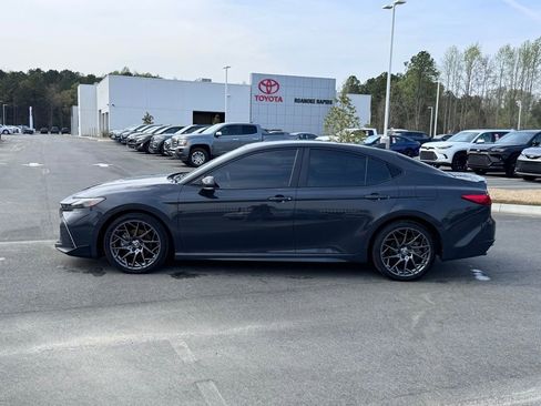 Used 2025 Toyota Camry SE w/ Convenience Package image 3