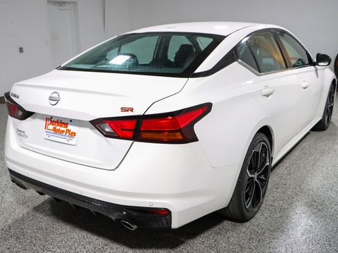 Used 2024 Nissan Altima 2.5 SR FWD image 7