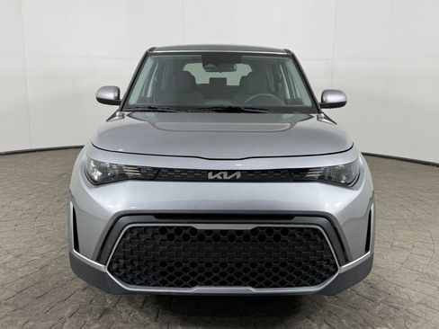 Used 2025 Kia Soul LX FWD image 2