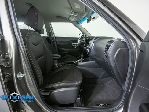 Used 2018 Kia Soul FWD image 40
