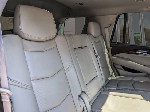 Used 2015 Cadillac Escalade Luxury image 23