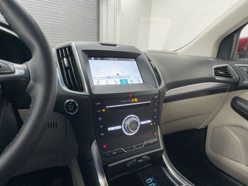 Used 2019 Ford Edge Titanium image 23