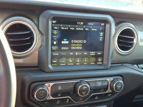 Used 2023 Jeep Gladiator Overland image 16