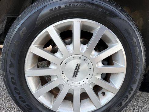 Used 2007 Lincoln Town Car Signature RWD image 20