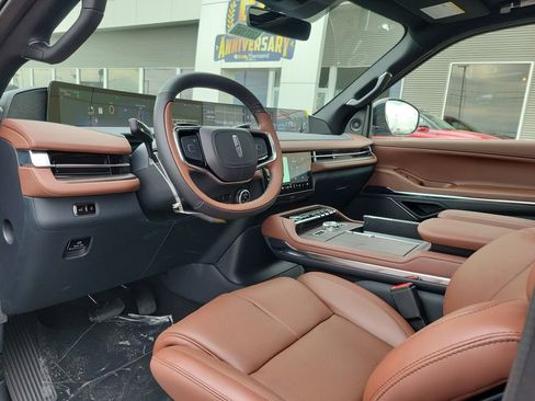 New 2026 Lincoln Navigator Reserve image 21