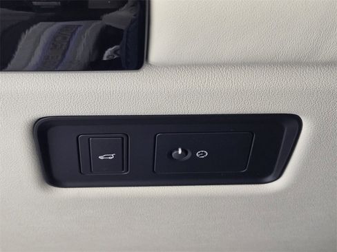 Used 2020 Land Rover Range Rover Long Wheelbase HSE image 27