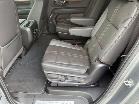 Certified 2025 Chevrolet Suburban High Country image 11