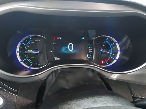 Used 2024 Chrysler Pacifica Select image 21