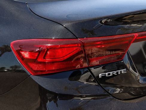 Used 2023 Kia Forte LXS FWD image 9
