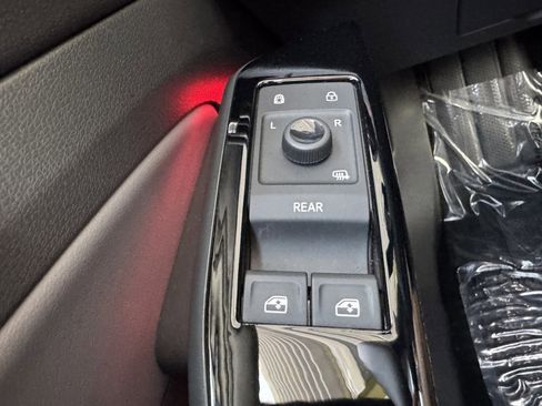 Used 2024 Volkswagen ID.4 S image 28